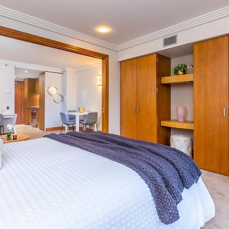 Stylish Central City Apartment With Pool And Gym Auckland Esterno foto