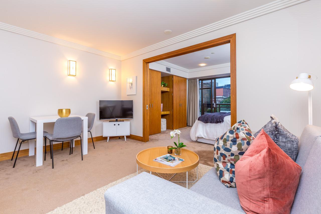 Stylish Central City Apartment With Pool And Gym Auckland Esterno foto