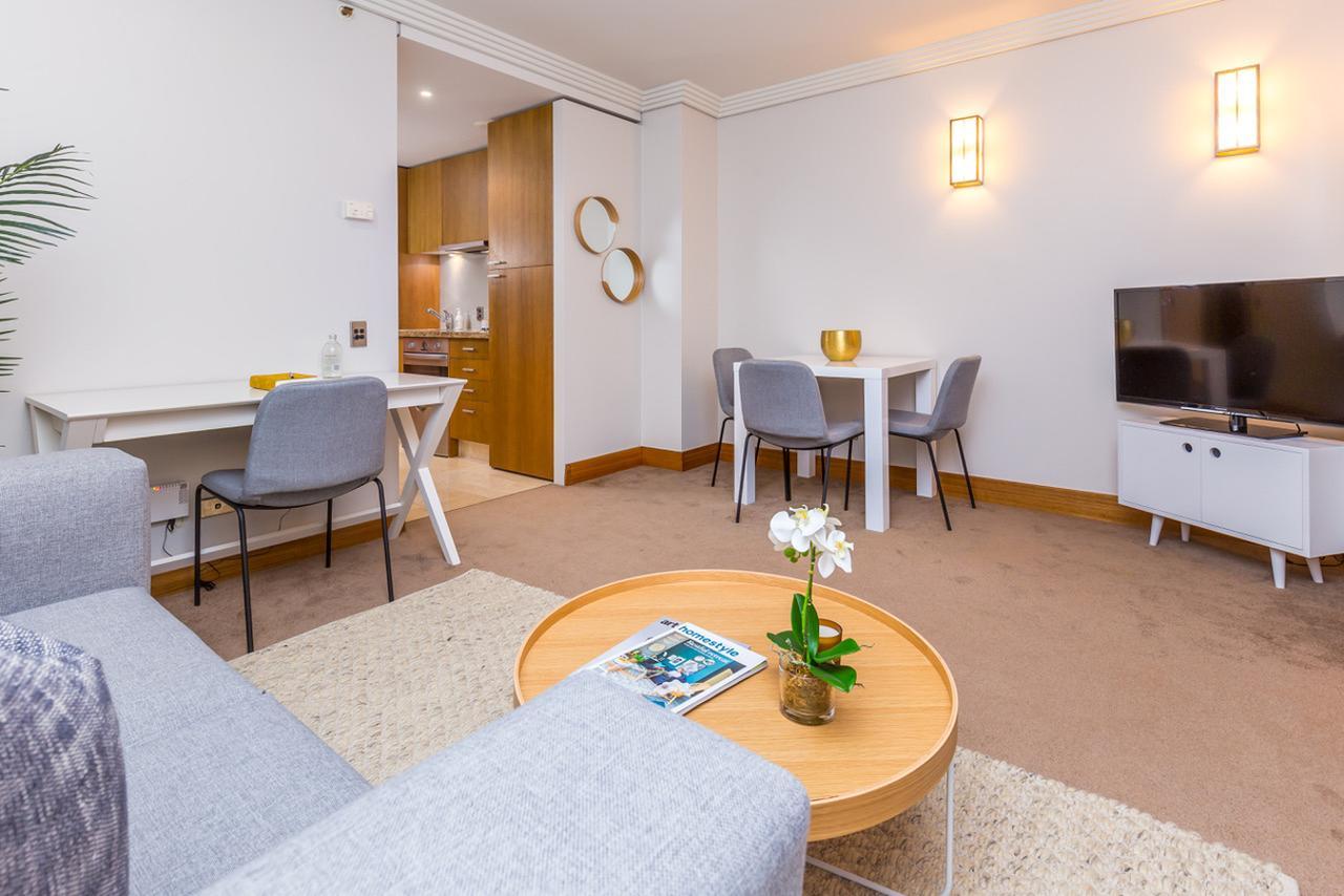 Stylish Central City Apartment With Pool And Gym Auckland Esterno foto